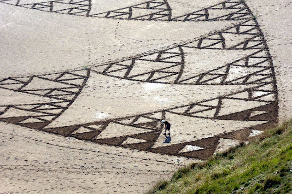 Brean Down sand artist at work - Tim Edmonds