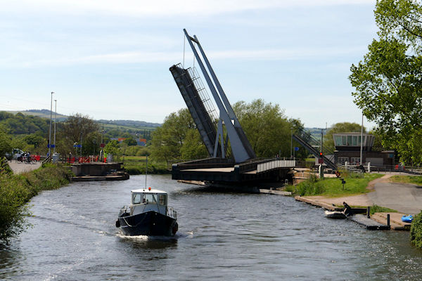 Exeter Ship Canal - ‘Margaret R’ passing Countess Weir bridges raised and swung open - Tim Edmonds